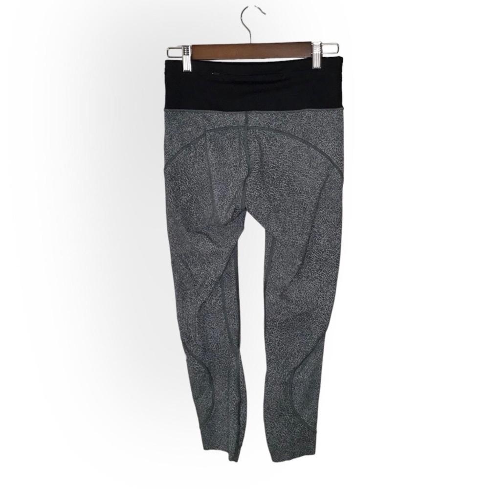 LULULEMON Run the Day 7/8 Tight (25”) in Fractal Dark Starlight Black.